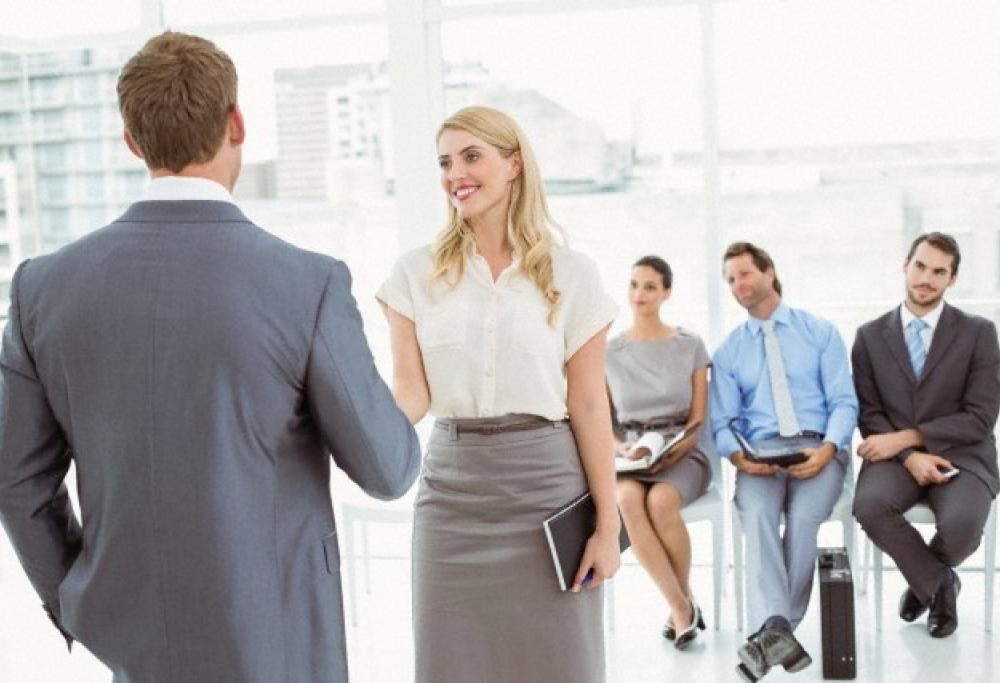 Colloquio di lavoro? Scegli un abito con questi colori!