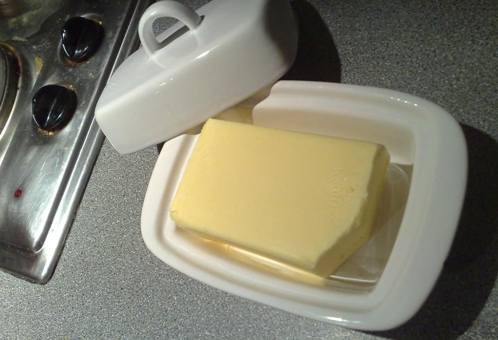 Incredibile: ecco i cibi che non vanno riposti in frigorifero (e che spesso invece noi conserviamo proprio lì)!