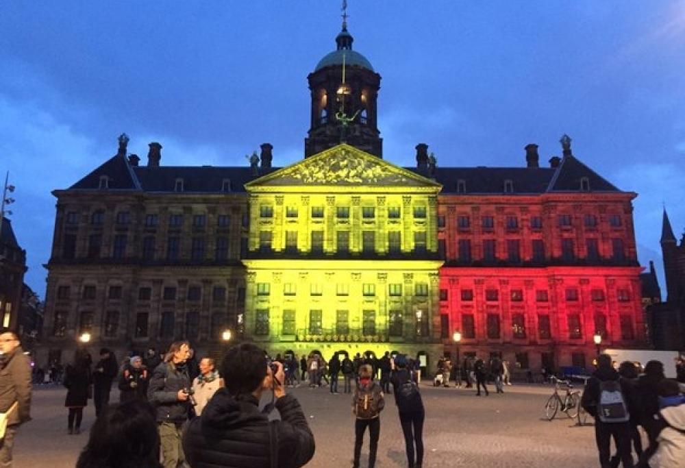 Le città si tingono dei colori del Belgio