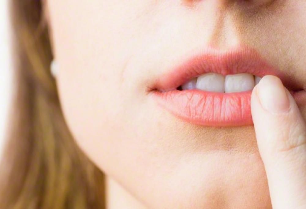 Cosa macchia maggiormente i denti? Il vino, il tè o il caffè? Finalmente la risposta!