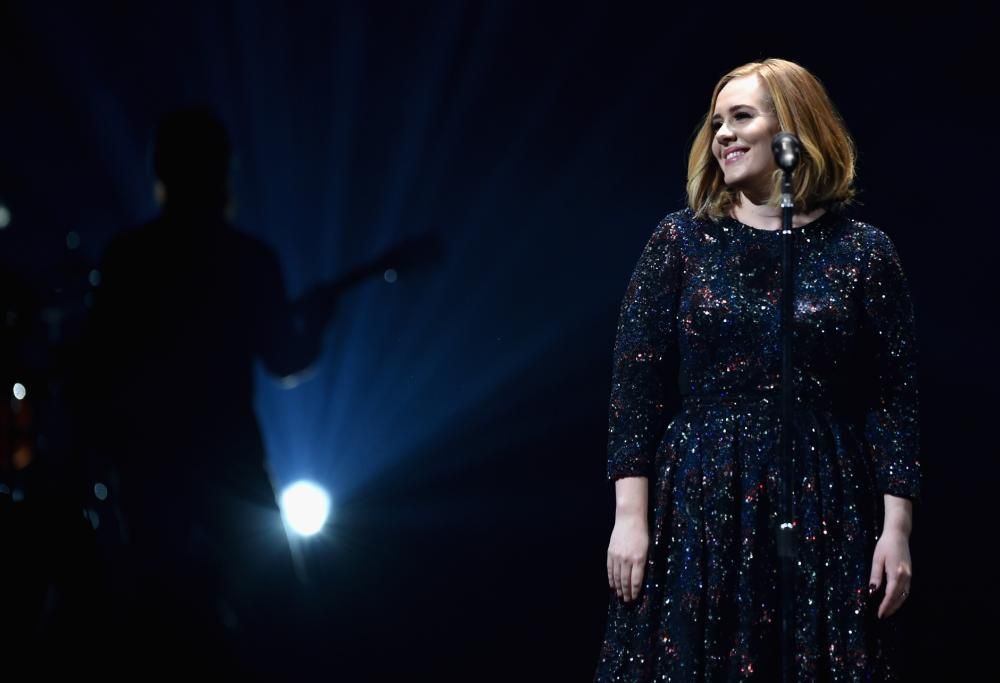 Adele  dimentica le parole di “A Million Years Ago”