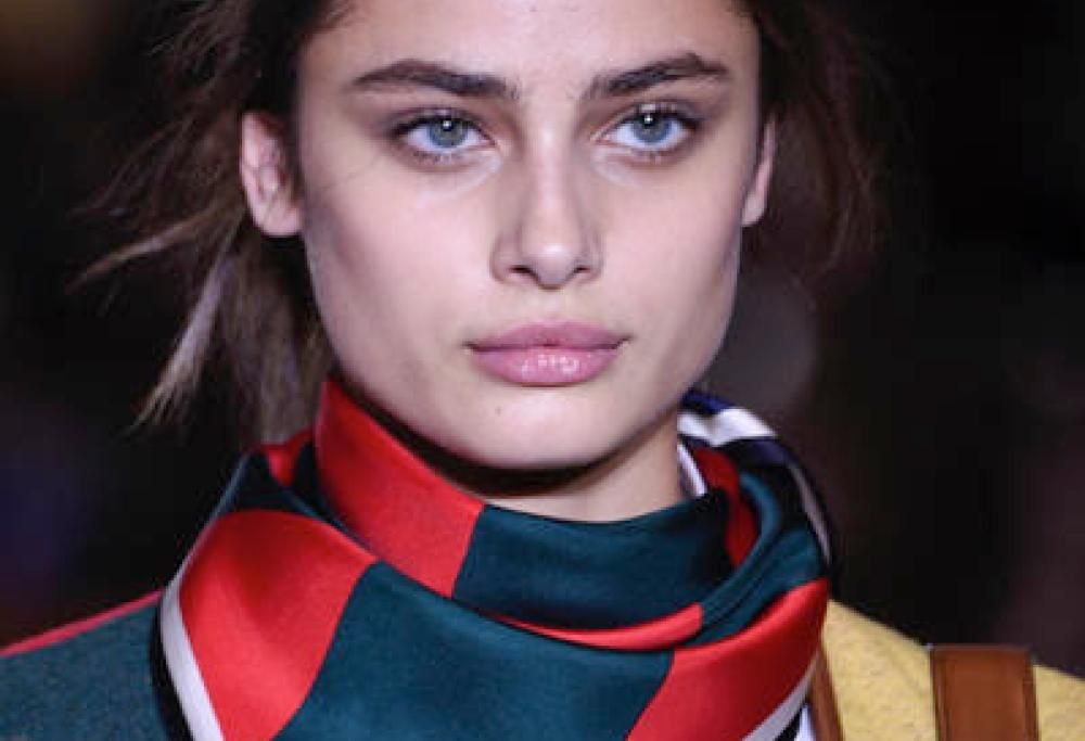 Il foulard: ecco come indossarlo!