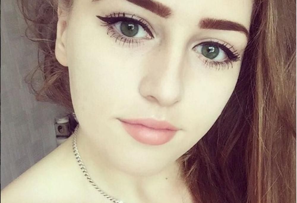 Questa ragazza ha il viso di una bambola, ma il suo corpo è piuttosto sorprendente…