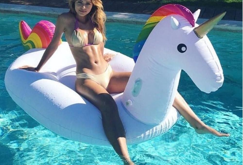 L’unicorno da piscina che fa impazzire le star