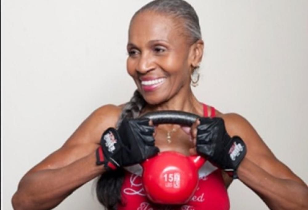 Ernestine Shepherd, la nonna body builder più in forma del mondo ha compiuto 80 anni