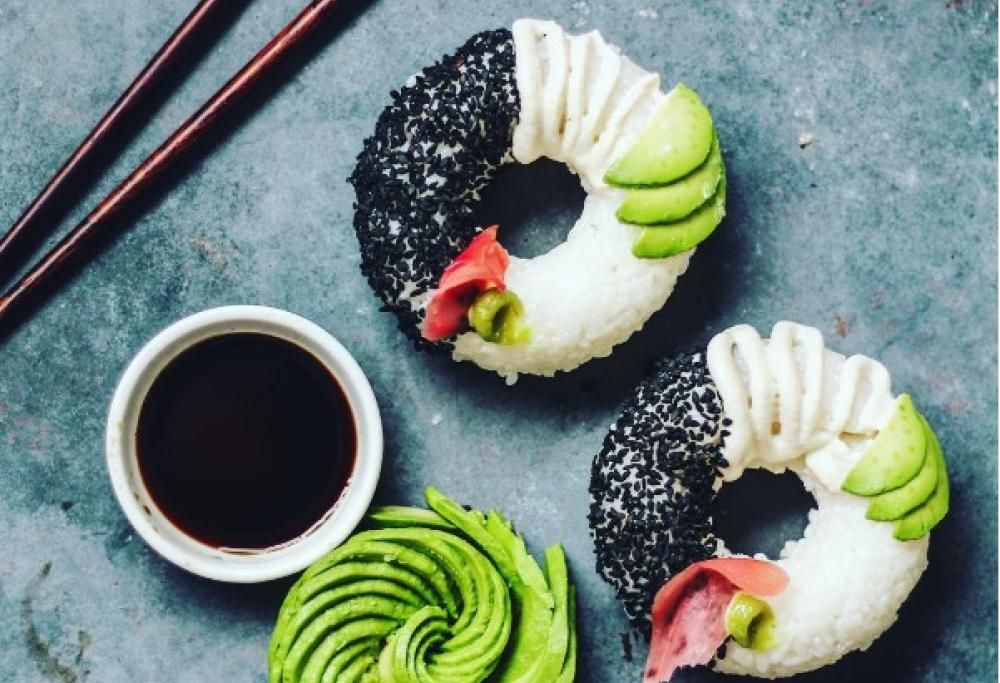 Reggetevi forte: è arrivato il sushi donut!