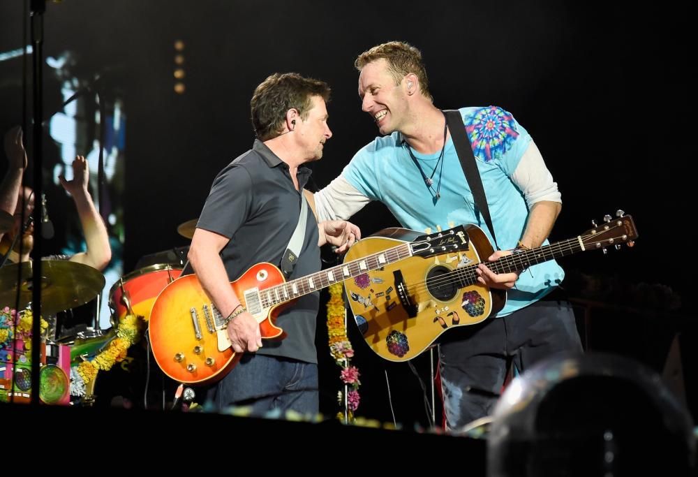 I Coldplay suonano  con Michael J. Fox