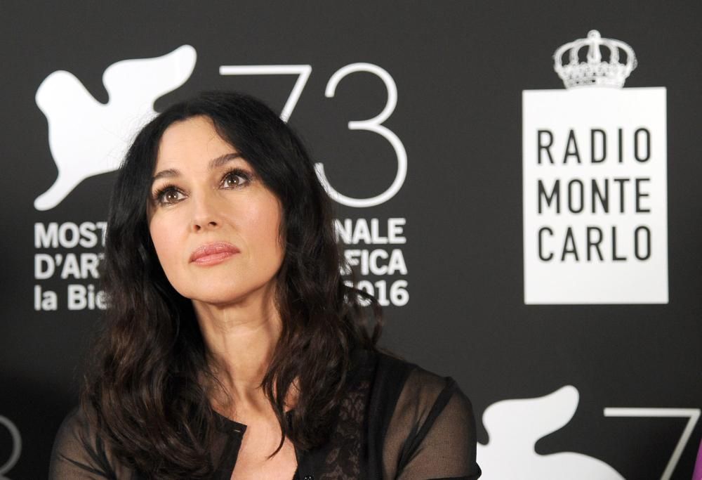 Monica Bellucci fa impazzire il Lido!