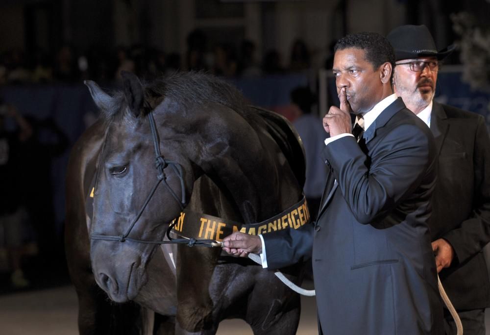 E Denzel Washington arriva a cavallo