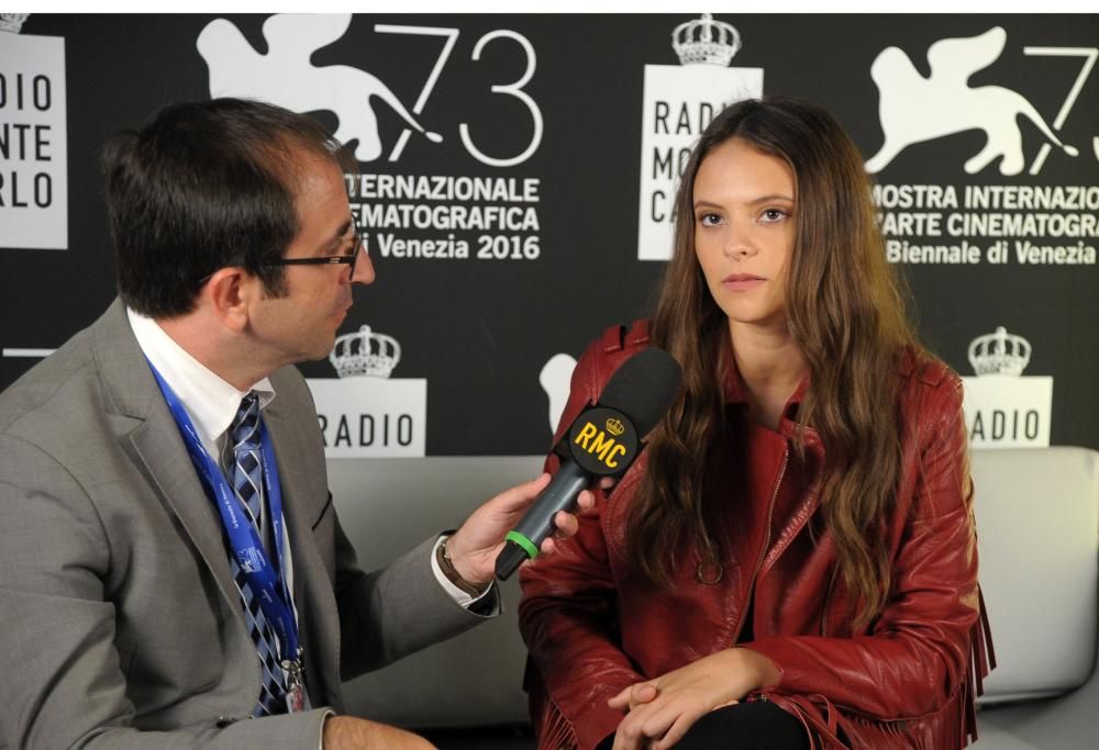 Il red carpet delle paperelle di plastica