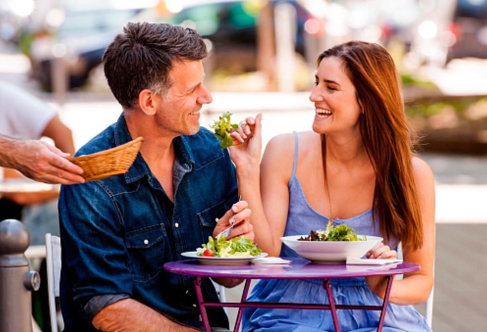 Il galateo a tavola in giro per il mondo: le regole da sapere