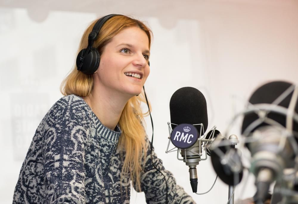 Chiara ospite negli studi di RMC: le immagini esclusive