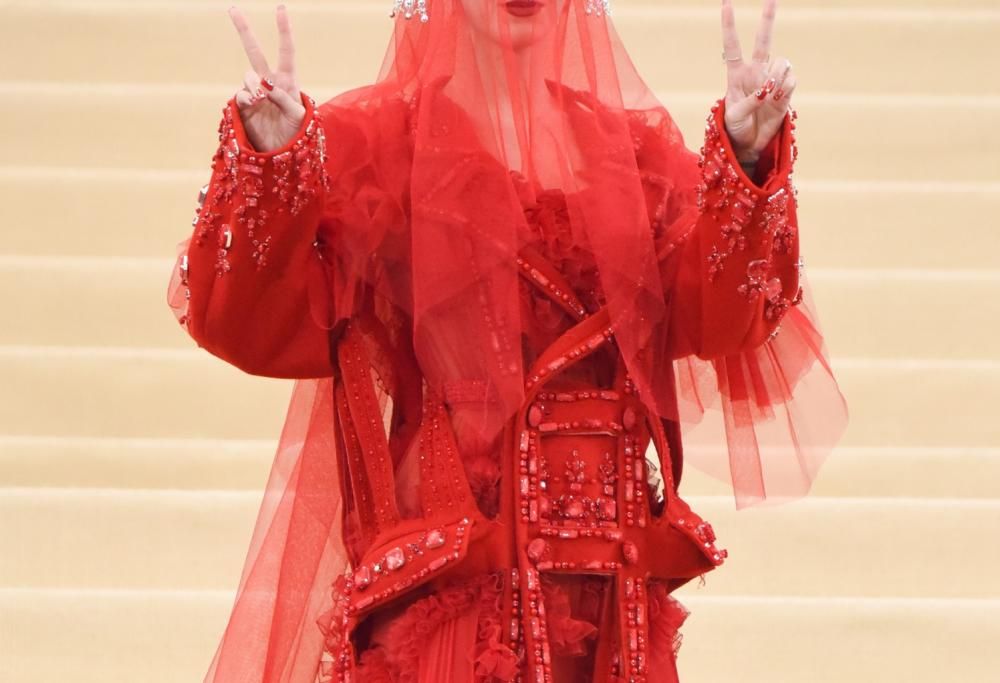 Folli, bellissimi, incredibili: abiti e star indimenticabili del Met Ball 2017