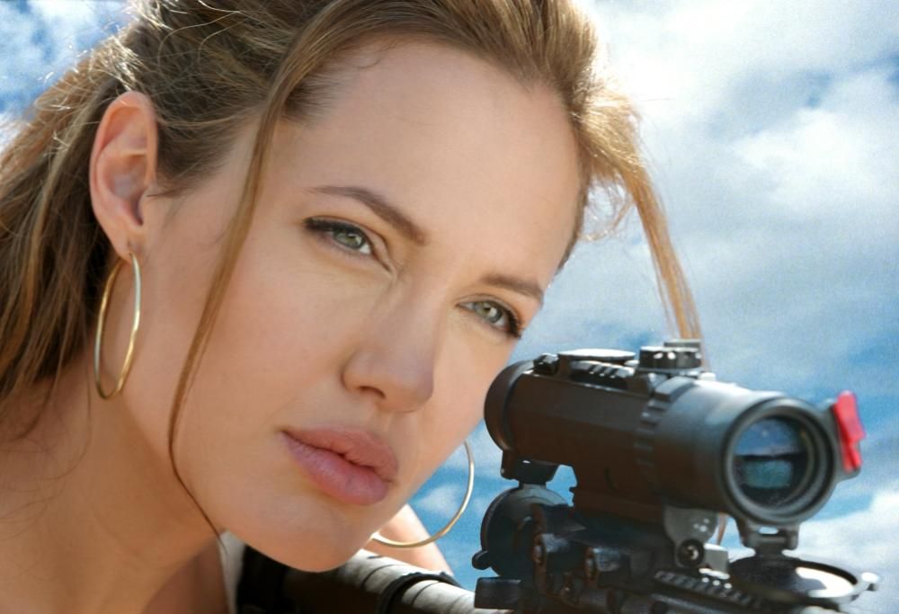 Angelina Jolie accusata di sfruttamento