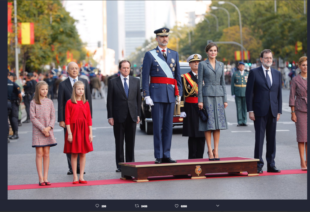 Le perfette principesse: Leonor e Sofia di Spagna sfilano a Madrid