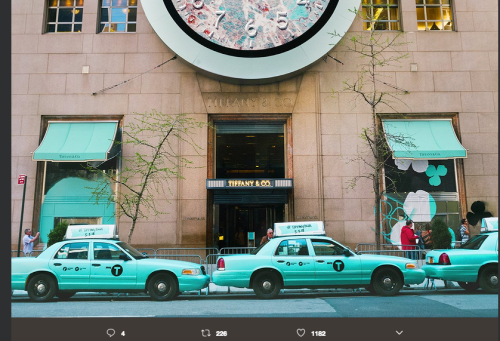 New York si colora di blu. Blu Tiffany!