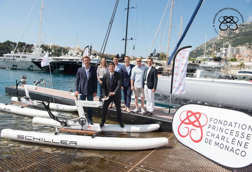 In bici sull’acqua con la Principessa Charlene