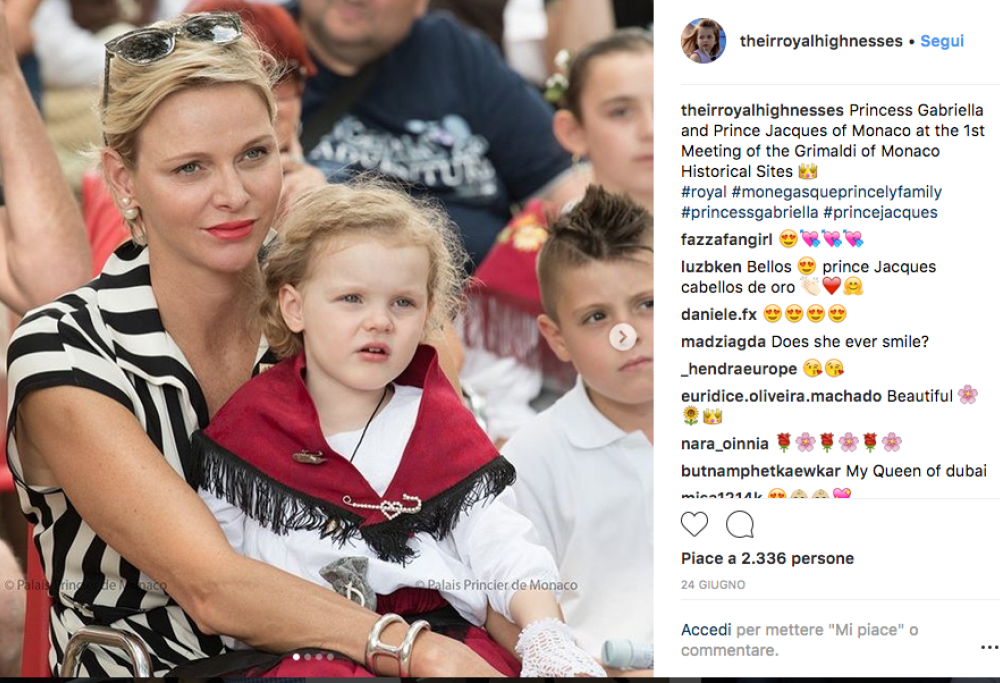 I gemellini di Monaco Jacques e Gabriella indossano i costumi tradizionali e le foto conquistano il web