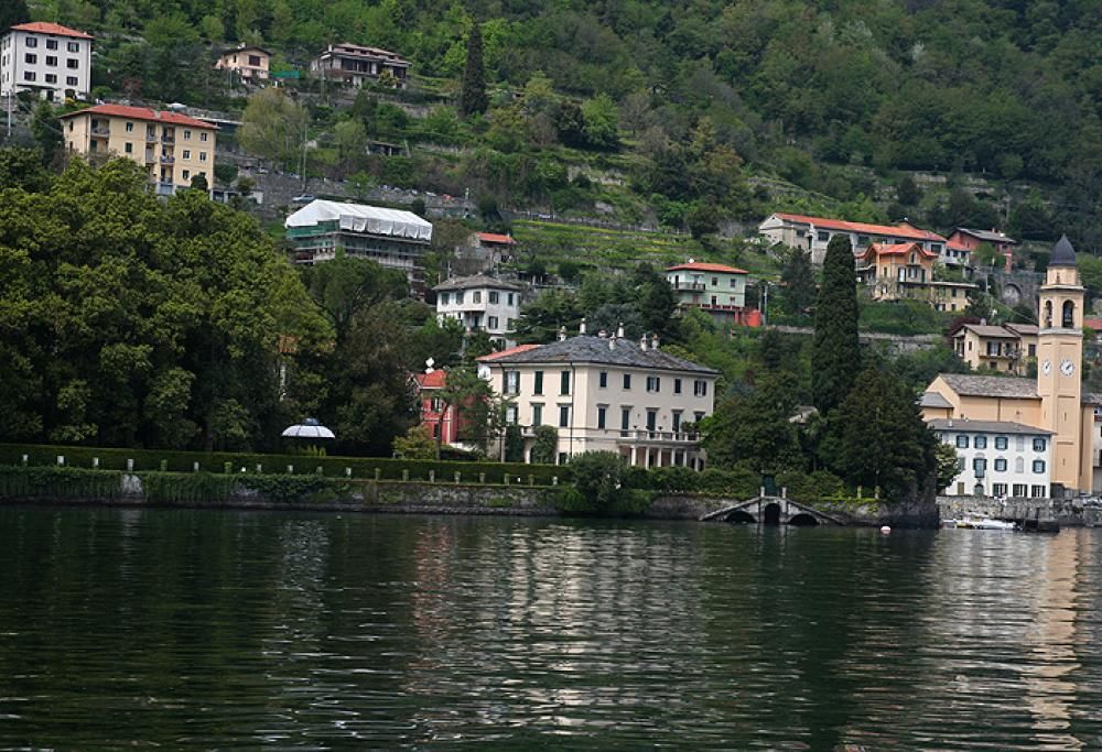 Vi piacerebbe avere come vicini Chiara Ferragni e Fedez, Francesco Totti e Ilary, o George Clooney e Amal?