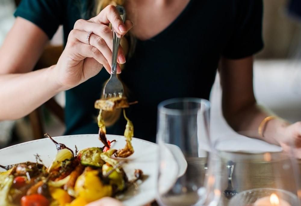 Flirta con il cibo e non con te? Allora è chiaro che sei stato “sneated”!