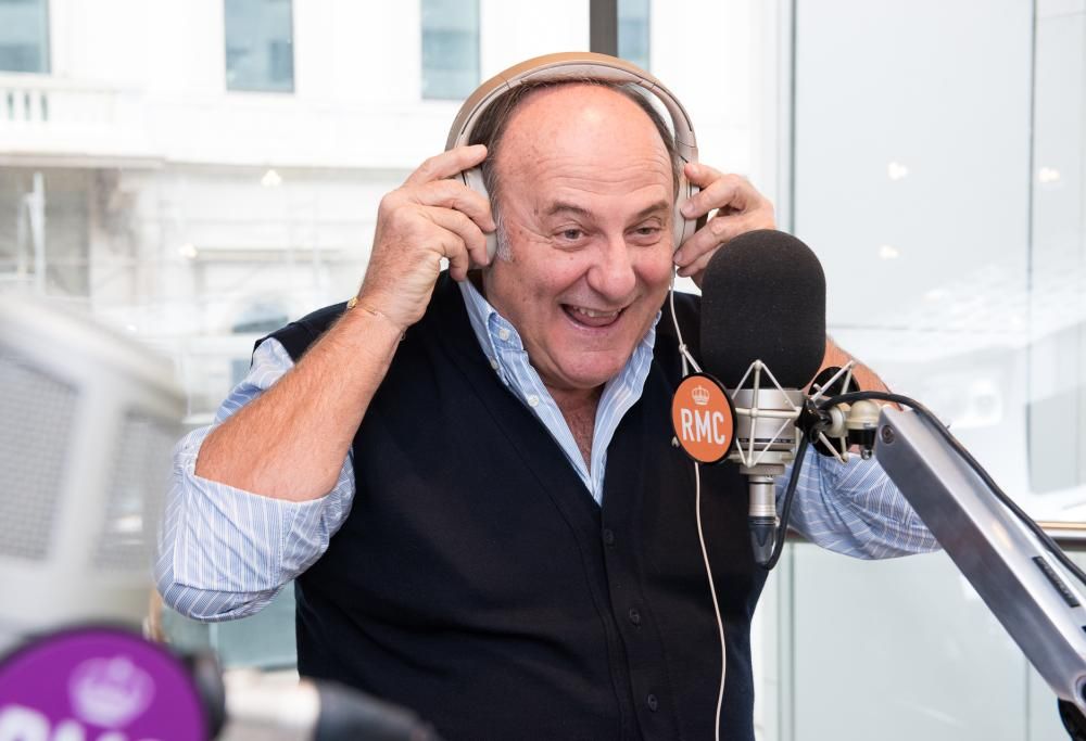 Gerry Scotti ospite di Radio Monte Carlo: le foto esclusive