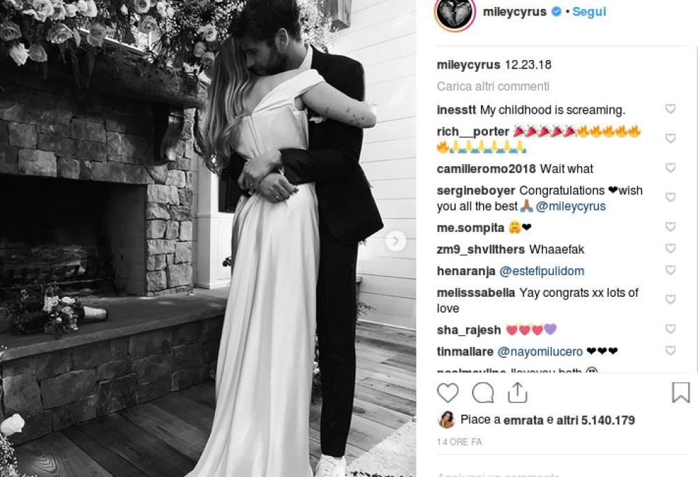 Miley Cyrus e Liam Hemsworth si sono sposati!  Le foto del matrimonio