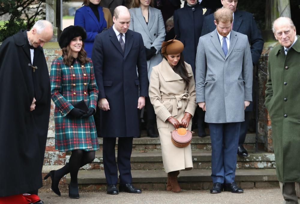 Kate o Meghan: chi fa meglio l’inchino? Le foto