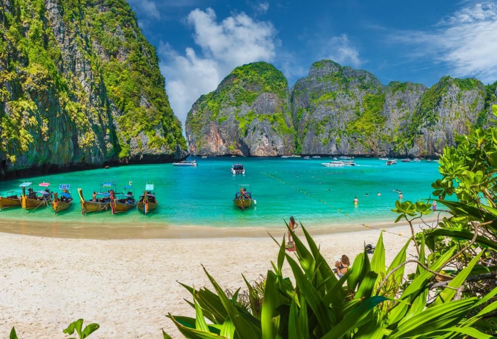 La spiaggia di “The Beach” in Thailandia chiusa fino al 2021