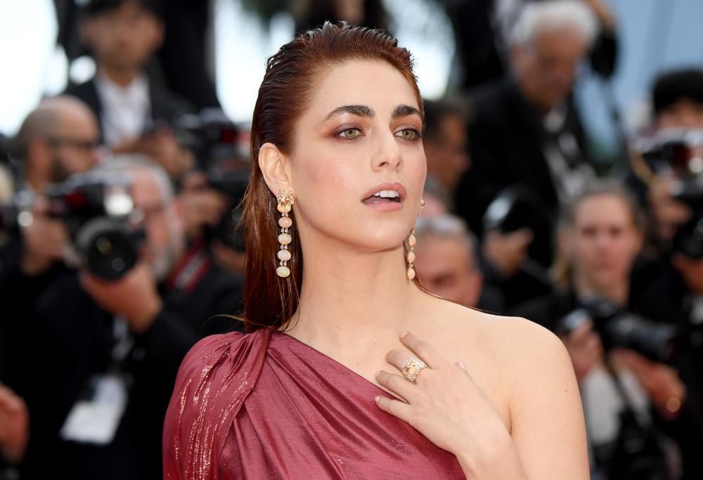 Miriam Leone in rosso infiamma il red carpet di Cannes