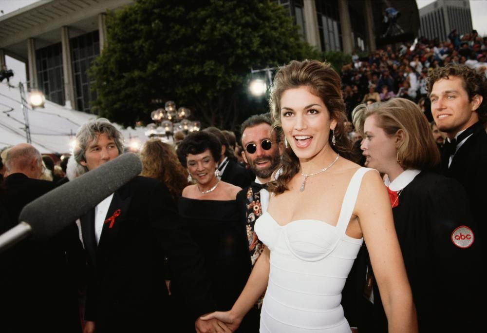 Cindy Crawford pubblica una bellissima foto di gruppo. Ed è subito nostalgia