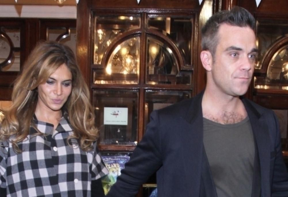 Robbie Williams e la moglie Ayda attesi in tribunale