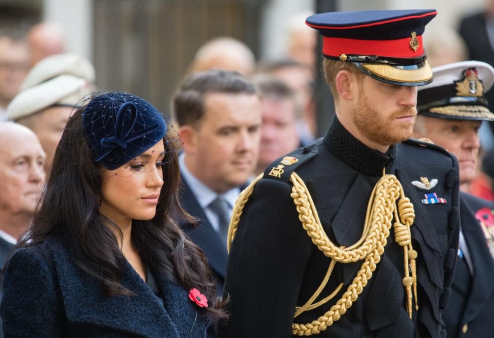 Meghan e Harry. Natale a Los Angeles, mentre la Regina cerca di riunire i Windsor