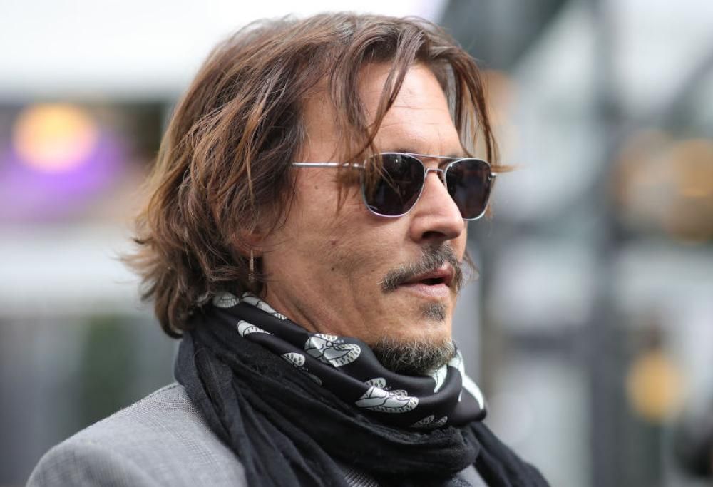 Johnny Depp è stato licenziato dalla Warner Bros: quale sarà il suo futuro adesso?