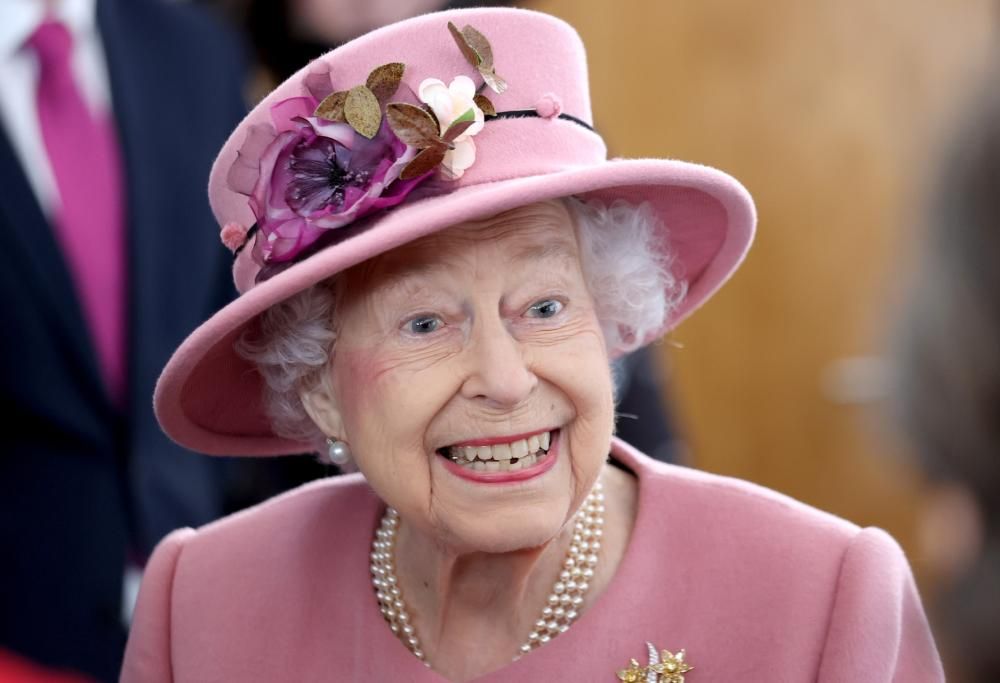 Regina Elisabetta: ecco le sole 2 persone che hanno il suo numero di cellulare