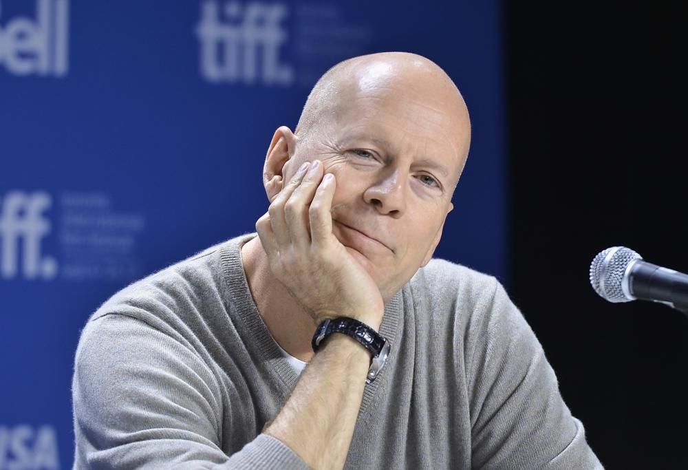 Bruce Willis: la moglie Emma scrive un libro sulla sua malattia