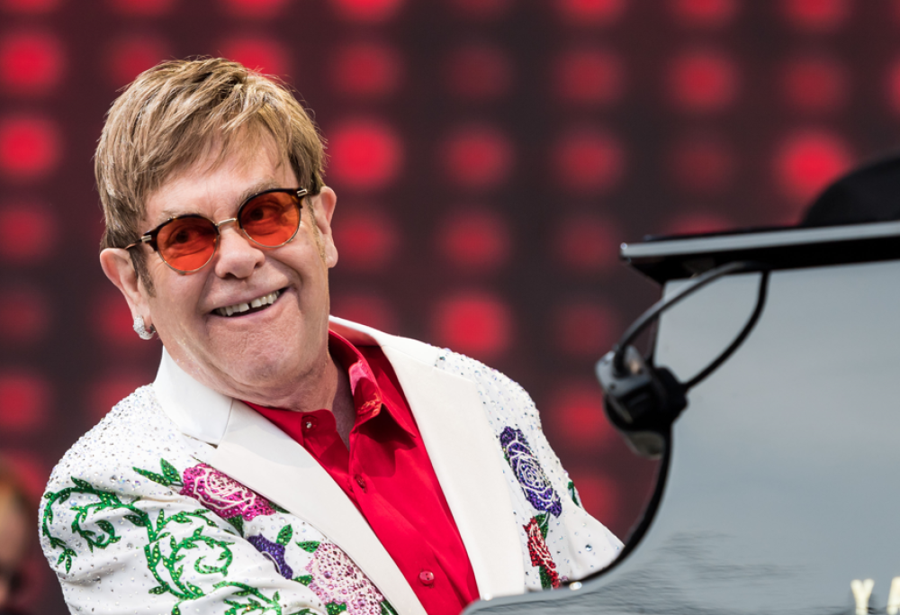 Elton John ha trasformato le sue rotule in gioielli. Ecco il risultato