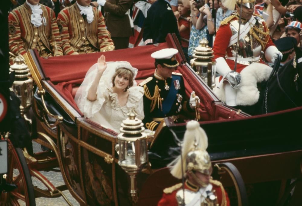 Lady Diana: all’asta la bottiglia di champagne del matrimonio con il Principe Carlo